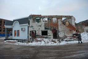 Destroyed building in Trostyanets