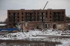 Destroyed building in Trostyanets