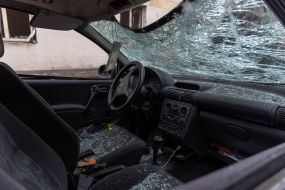 Пошкоджений у наслідку удару дронів автомобіль в Одесі