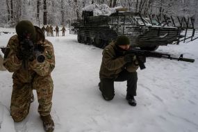 Military personnel of the National Guard of Ukraine perform tactical exercises