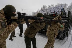 Military personnel of the National Guard of Ukraine perform tactical exercises