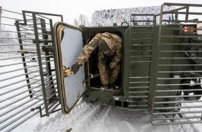 Military personnel of the National Guard of Ukraine perform tactical exercises