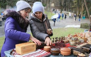 Buyers at the counter with products made of wood