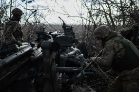 Servicemen of the 55th separate artillery brigade "Zaporizka Sich" shoot towards the Russian positions with a howitzer M777