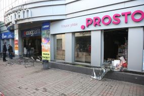 Наслідки ракетного удару біля станції метро "Лукʼянівська"