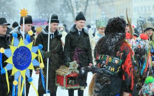 Participants of the theatrical nativity scene