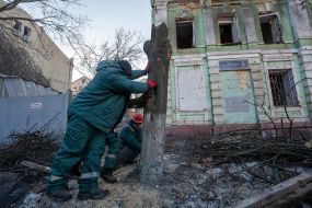 Utility workers eliminate the consequences of a missile strike