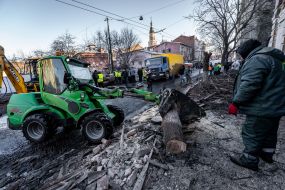 Utility workers eliminate the consequences of a missile strike