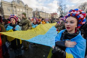The largest National flag with wishes from children and military