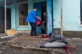 The body of a woman near the house from which people are being evacuated in the city of Vovchansk