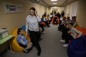 Schoolchildren in the shelter of a Kyiv school