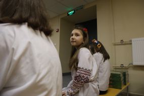 Schoolchildren in the shelter of a Kyiv school