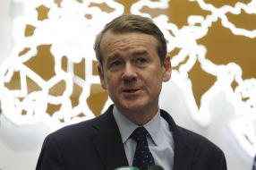 Майкл Беннет