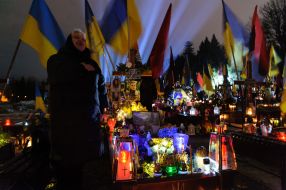 "Rays of memory" over the graves of fallen servicemen