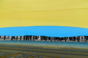 Lviv residents unfurled a huge Ukrainian flag
