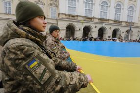 Lviv residents unfurled a huge Ukrainian flag