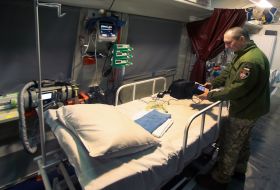 Демонстрація медичних евакуаційних вагонів для поранених військовослужбовців в Києві