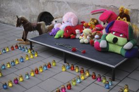 Commemoration of the dead in the Mariupol Drama Theater