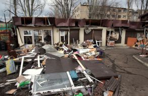 Напівзруйновані кіоски на ринку в Мирнограді