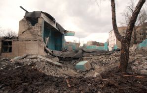 Зруйнований спортзал гірничого ліцею у Мирнограді