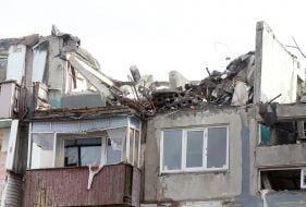 A 5-story residential building in the "Molodizhny" microdistrict of the city of Myrnograd was ruined as a result of shelling by Russian missiles