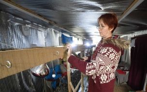 Weaving camouflage nets