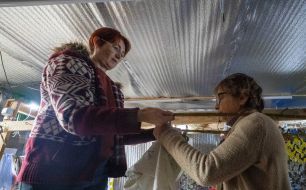 Weaving camouflage nets