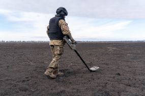 An employee of the pyrotechnic service of the National Police of Ukraine