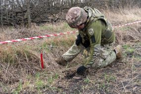 An employee of the pyrotechnic service of the National Police of Ukraine