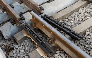 Rail joint and fastening elements during the start of construction of the Uzhhorod-Chop railway track