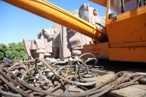 Dismantling of the monument "Pereyaslavska Rada" under the Arch of Freedom of the Ukrainian People in Kyiv