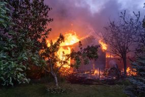 Fire in a private house as a result of a rocket attack in Kharkov