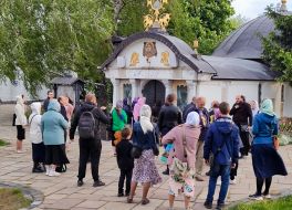 Parishioners near the Tithe Monastery of the Nativity of the Most Holy Theotokos of the UOC in Kyiv