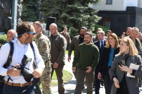 Volodymyr Zelenskyi and Robert Metsola