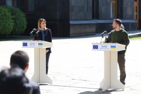 Volodymyr Zelenskyi and Robert Metsola