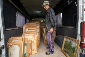 Evacuation of paintings