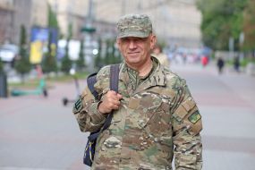 Военнослужащий