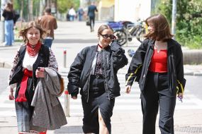 Молодые люди в вышиванках