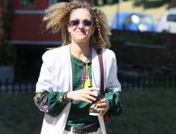 Девушка в вышиванке