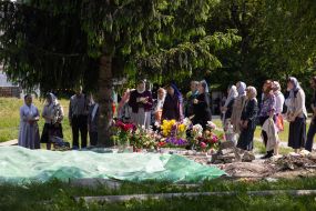 Parishioners near the place where the dismantled UOC chapel stood