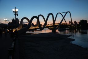Pedestrian wave bridge in Kyiv