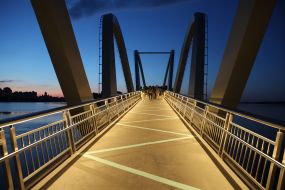 Pedestrian wave bridge in Kyiv