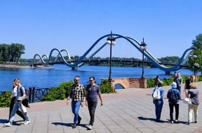 Pedestrian wave bridge in Kyiv