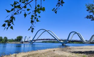 Pedestrian wave bridge in Kyiv