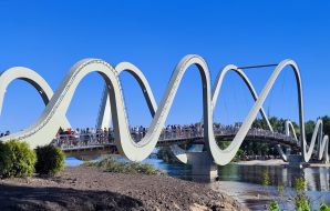 Pedestrian wave bridge in Kyiv