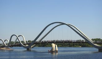 Pedestrian wave bridge in Kyiv