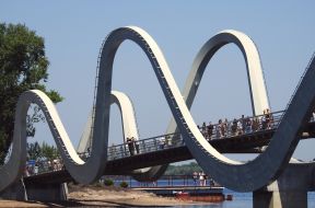 Pedestrian wave bridge in Kyiv