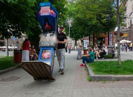 Street attraction on Khreschatyk