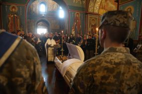 Прощание с погибшим на фронте военным фотографом Арсеном Федосенко