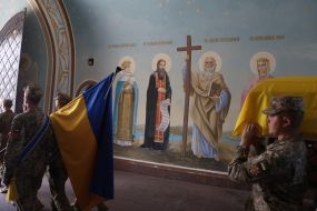 Прощание с погибшим на фронте военным фотографом Арсеном Федосенко